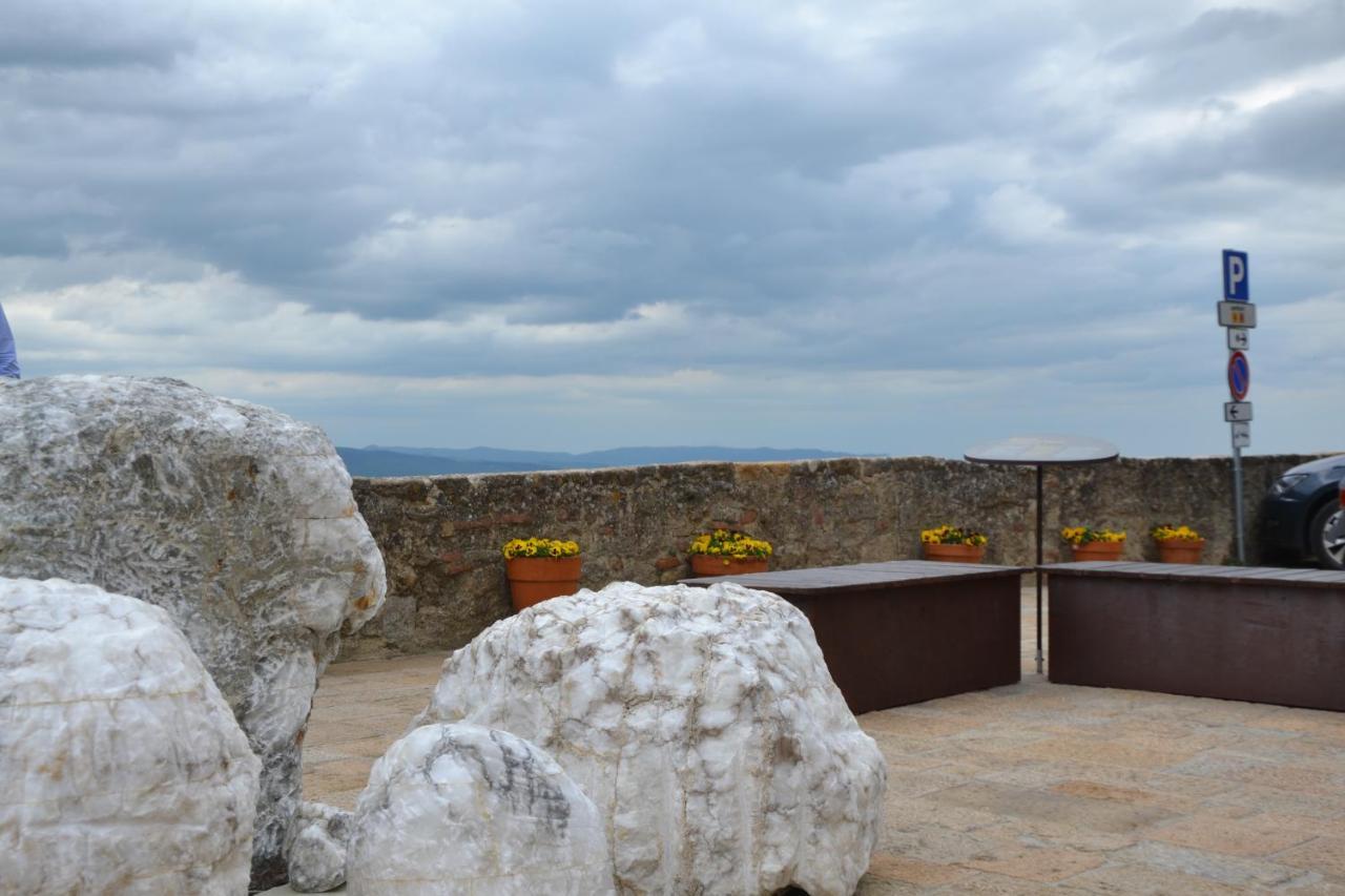 Apartamento Il Nido Dei Priori Volterra Exterior foto